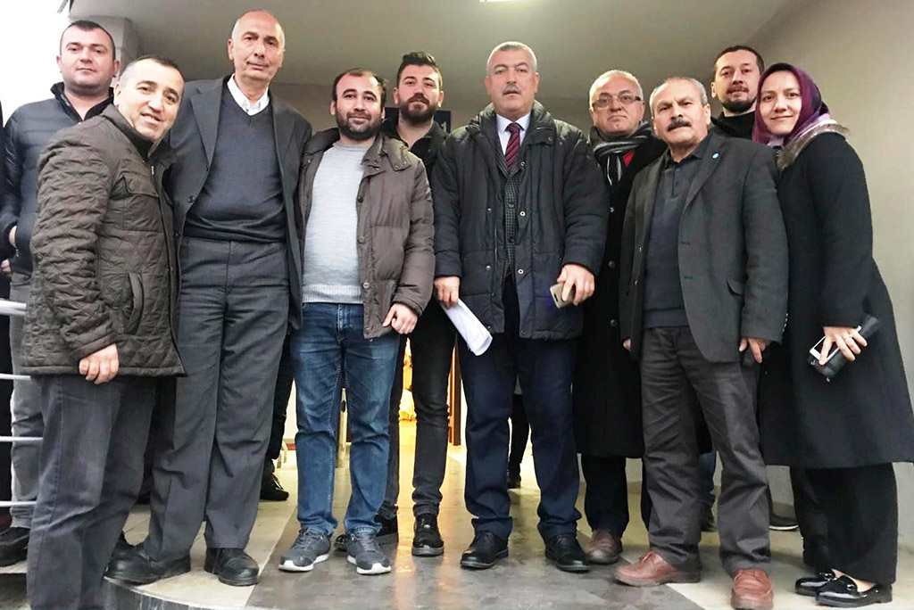 İYİ PARTİDE KURUCU BAŞKAN GÜVEN TAZELEDİ      